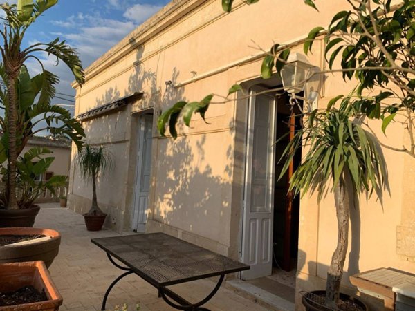casa indipendente in vendita a Noto in zona San Corrado di Fuori
