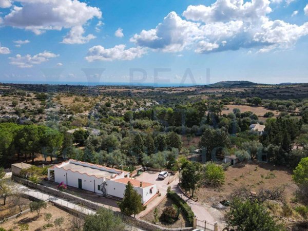 casa indipendente in vendita a Noto