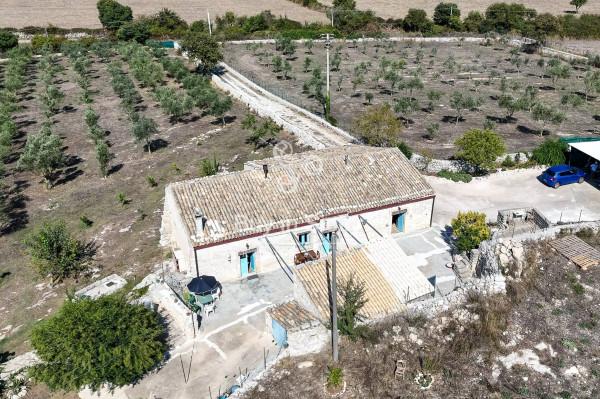 casa indipendente in vendita a Noto in zona Rigolizia