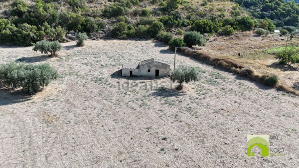 quadrivano in vendita a Noto in zona Castelluccio