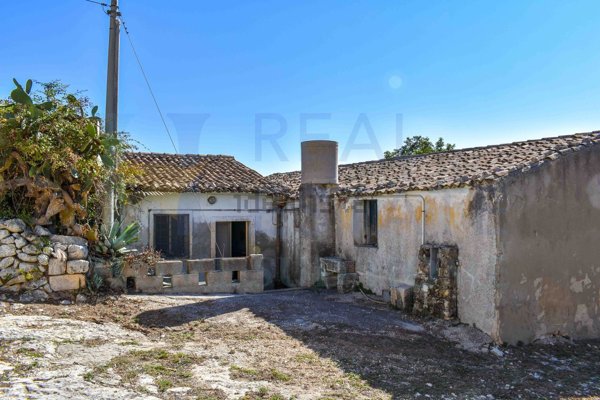 casa indipendente in vendita a Noto