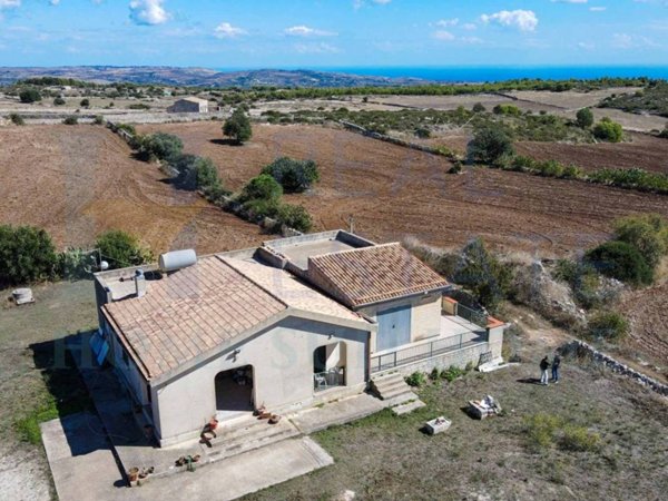 casa indipendente in vendita a Noto