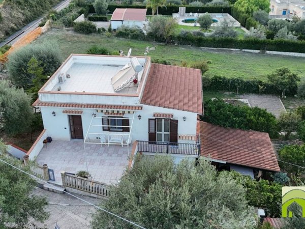 casa indipendente in vendita a Noto in zona Falconara