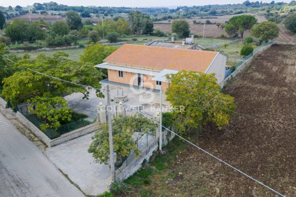 casa indipendente in vendita a Noto in zona Rigolizia