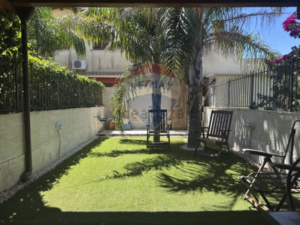 casa indipendente in vendita a Noto in zona San Lorenzo