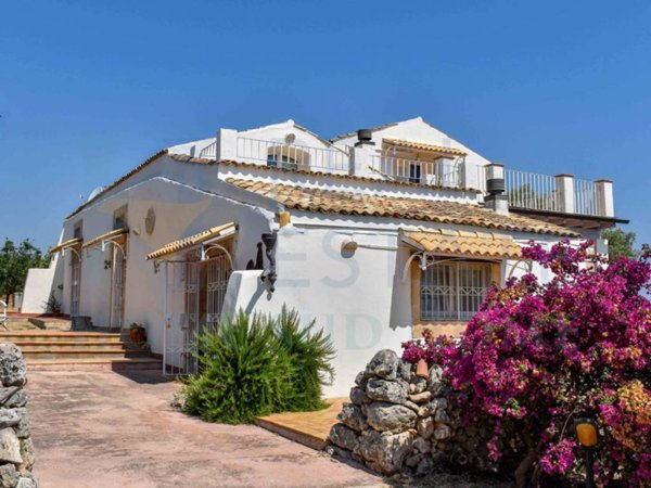 casa indipendente in vendita a Noto