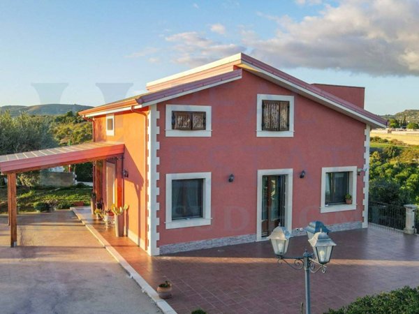 casa indipendente in vendita a Noto