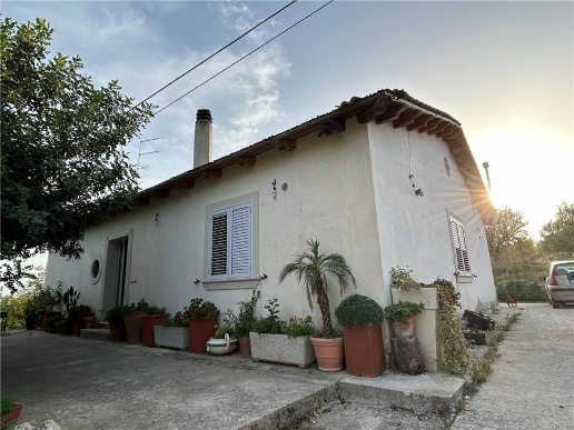 casa indipendente in vendita a Noto in zona Castelluccio