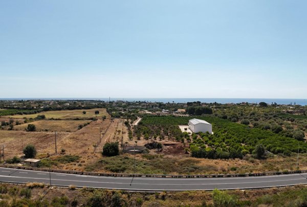 negozio in vendita a Noto in zona Falconara