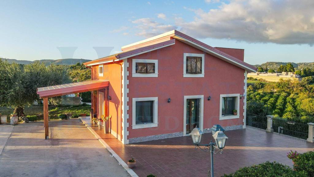 casa indipendente in vendita a Noto