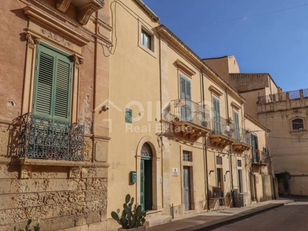 intera palazzina in vendita a Noto