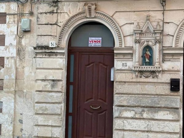 casa semindipendente in vendita a Noto