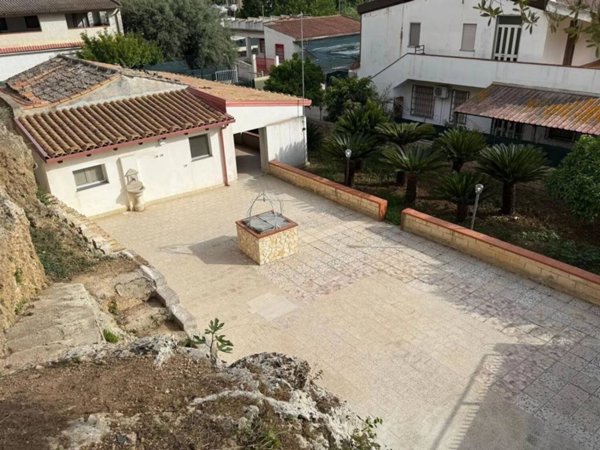 casa indipendente in vendita a Noto