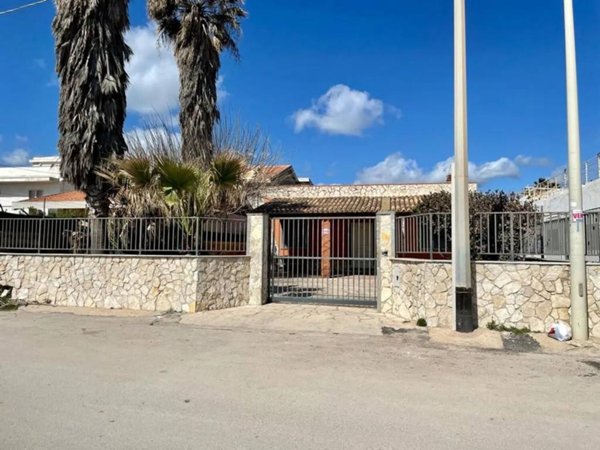 casa indipendente in vendita a Noto in zona Calabernardo