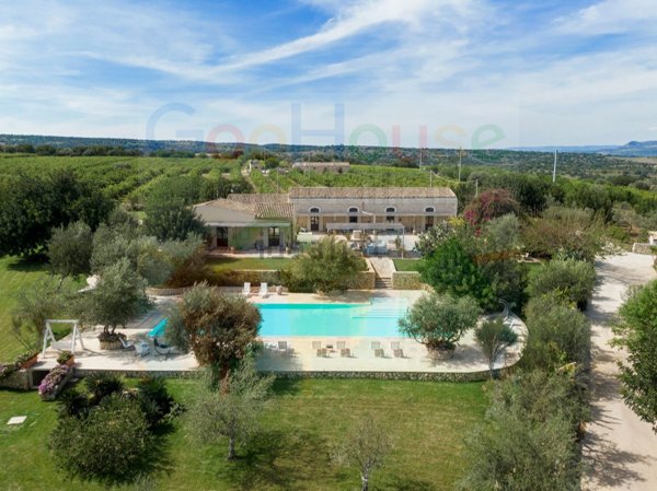 casa indipendente in vendita a Noto