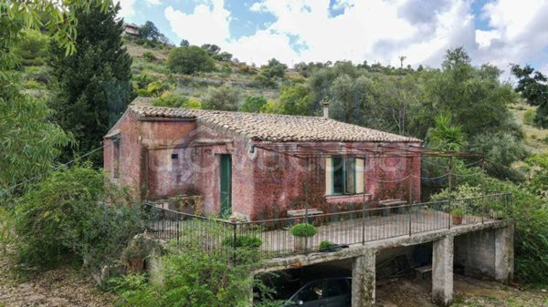 casa indipendente in vendita a Noto