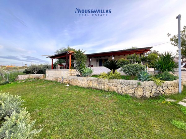 casa indipendente in vendita a Noto