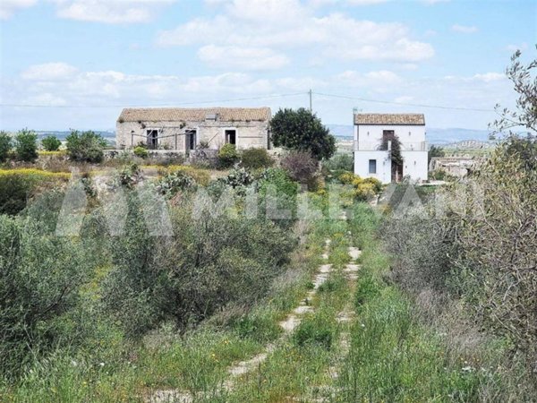 casa indipendente in vendita a Noto