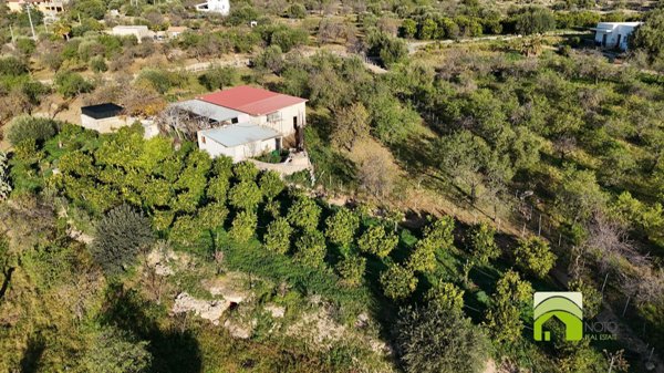 locale di sgombero in vendita a Noto in zona Lenzavacche