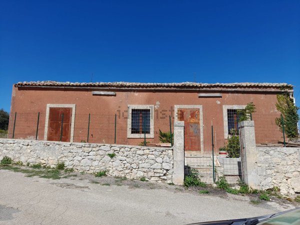casa indipendente in vendita a Noto in zona Santa Lucia