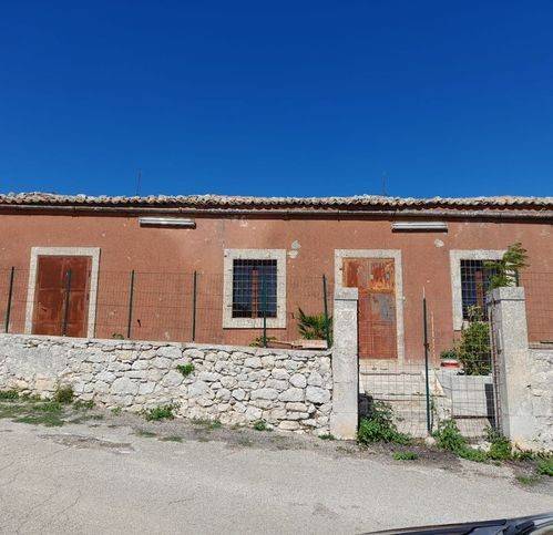 casa indipendente in vendita a Noto in zona Santa Lucia