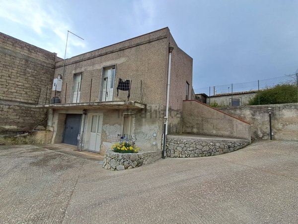 casa indipendente in vendita a Noto