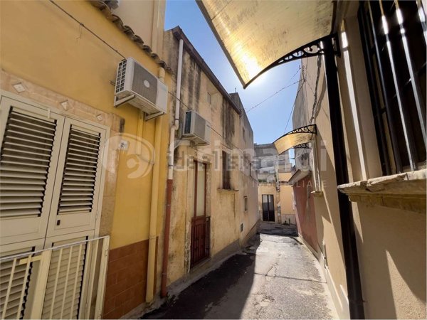 casa indipendente in vendita a Noto