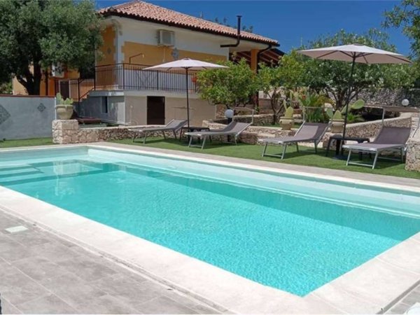 casa indipendente in vendita a Noto