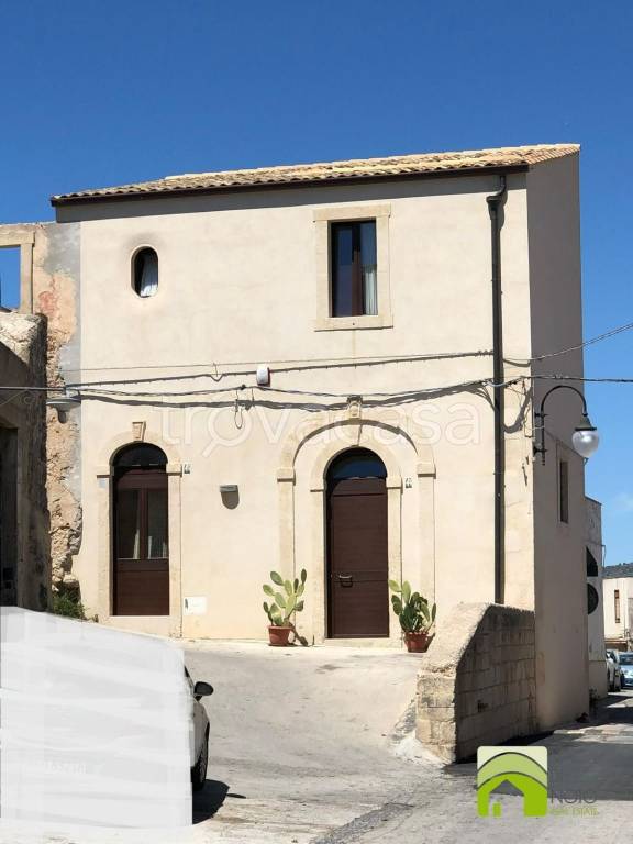 casa indipendente in vendita a Noto
