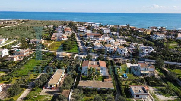 casa indipendente in vendita a Noto in zona San Lorenzo
