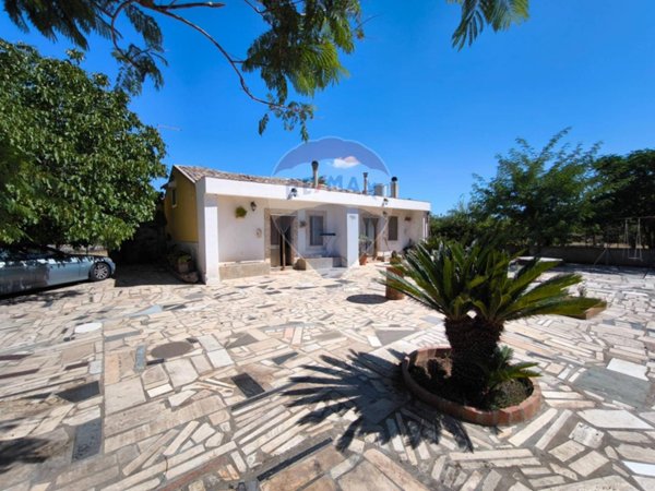 casa indipendente in vendita a Noto in zona Testa dell'Acqua