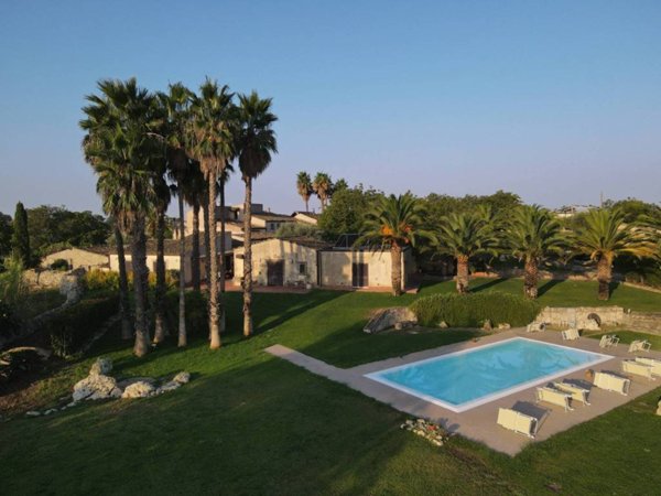 casa indipendente in vendita a Noto