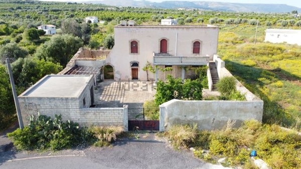 casa indipendente in vendita a Noto