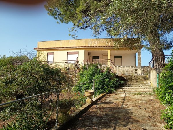 casa indipendente in vendita a Noto