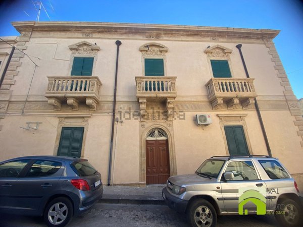 casa indipendente in vendita a Noto