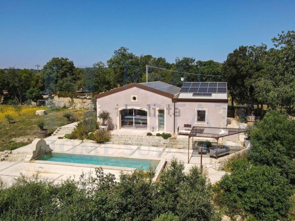 casa indipendente in vendita a Noto