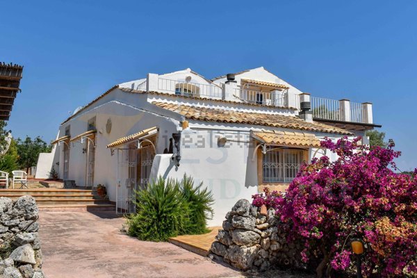 casa indipendente in vendita a Noto