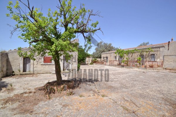 casa indipendente in vendita a Noto