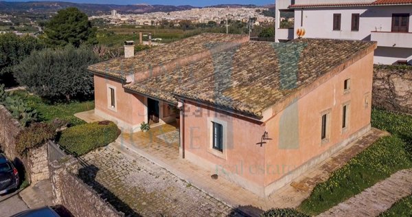 casa indipendente in vendita a Noto in zona Vendicari