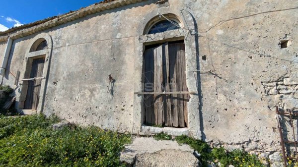 casa indipendente in vendita a Noto