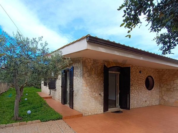 casa indipendente in vendita a Noto in zona San Lorenzo