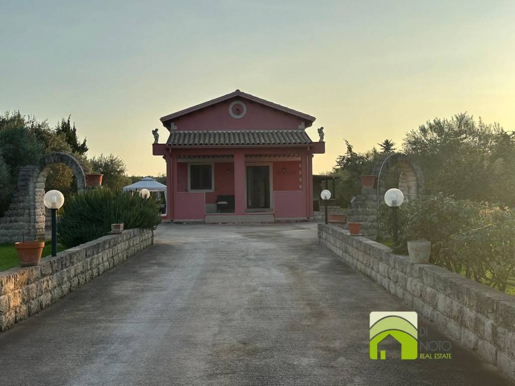 casa indipendente in vendita a Noto