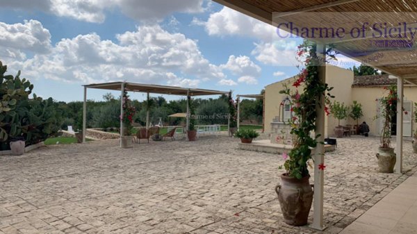 casa indipendente in vendita a Noto