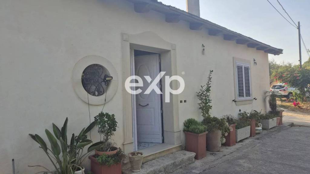 casa indipendente in vendita a Noto in zona Castelluccio