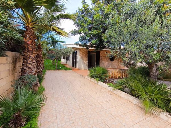 casa indipendente in vendita a Noto in zona San Lorenzo