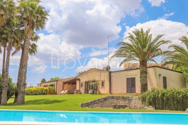 casa indipendente in vendita a Noto