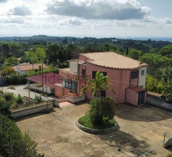casa indipendente in vendita a Noto
