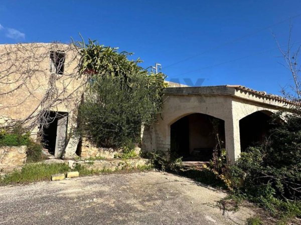 casa indipendente in vendita a Noto in zona San Lorenzo