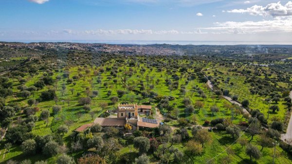 casa indipendente in vendita a Noto