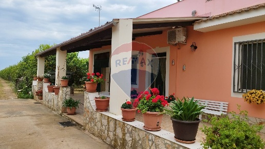 casa indipendente in vendita a Noto in zona San Lorenzo